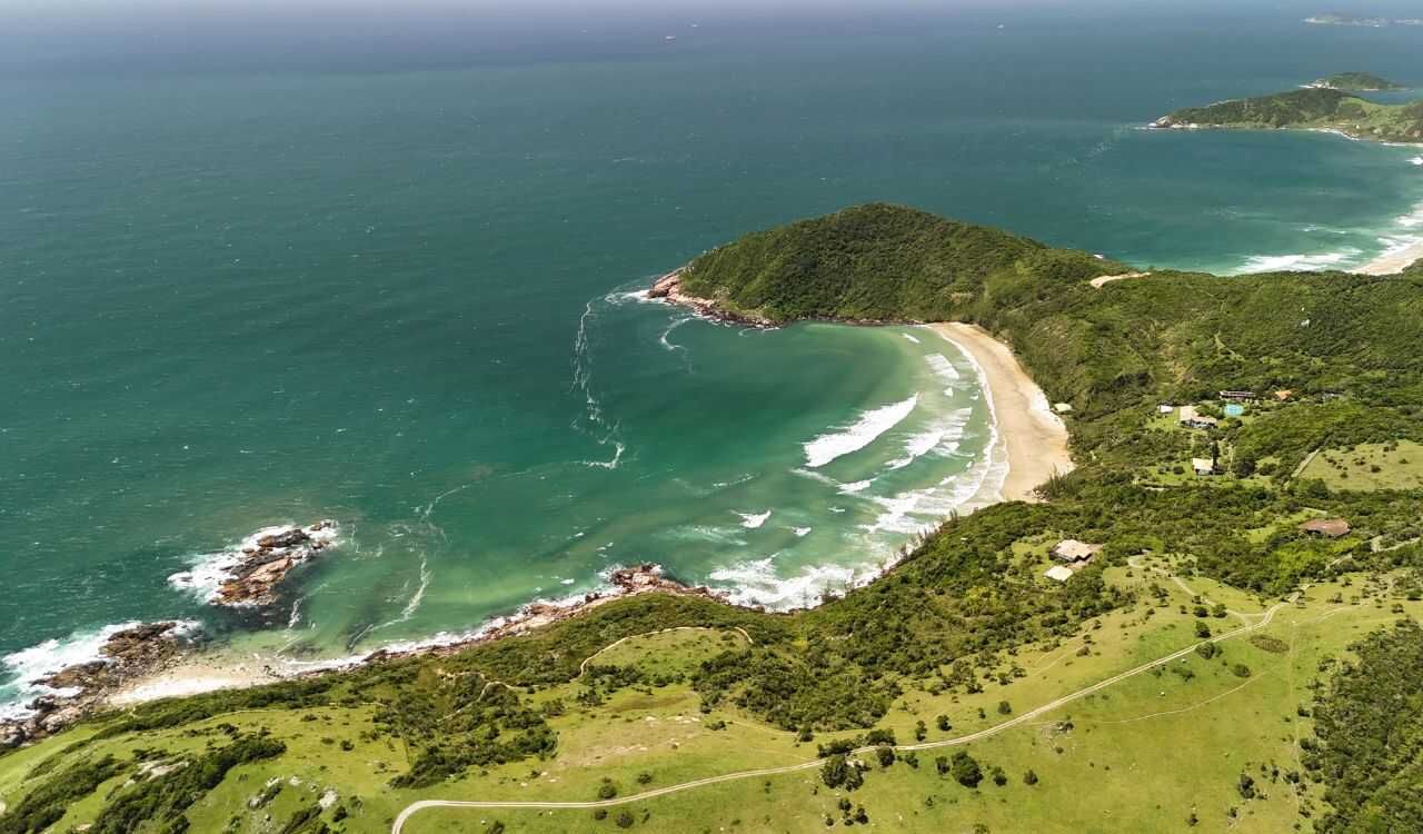 Como Investir em Imóveis de Alto Padrão em Garopaba — Investir Em Cabanas No Litoral Catarinense